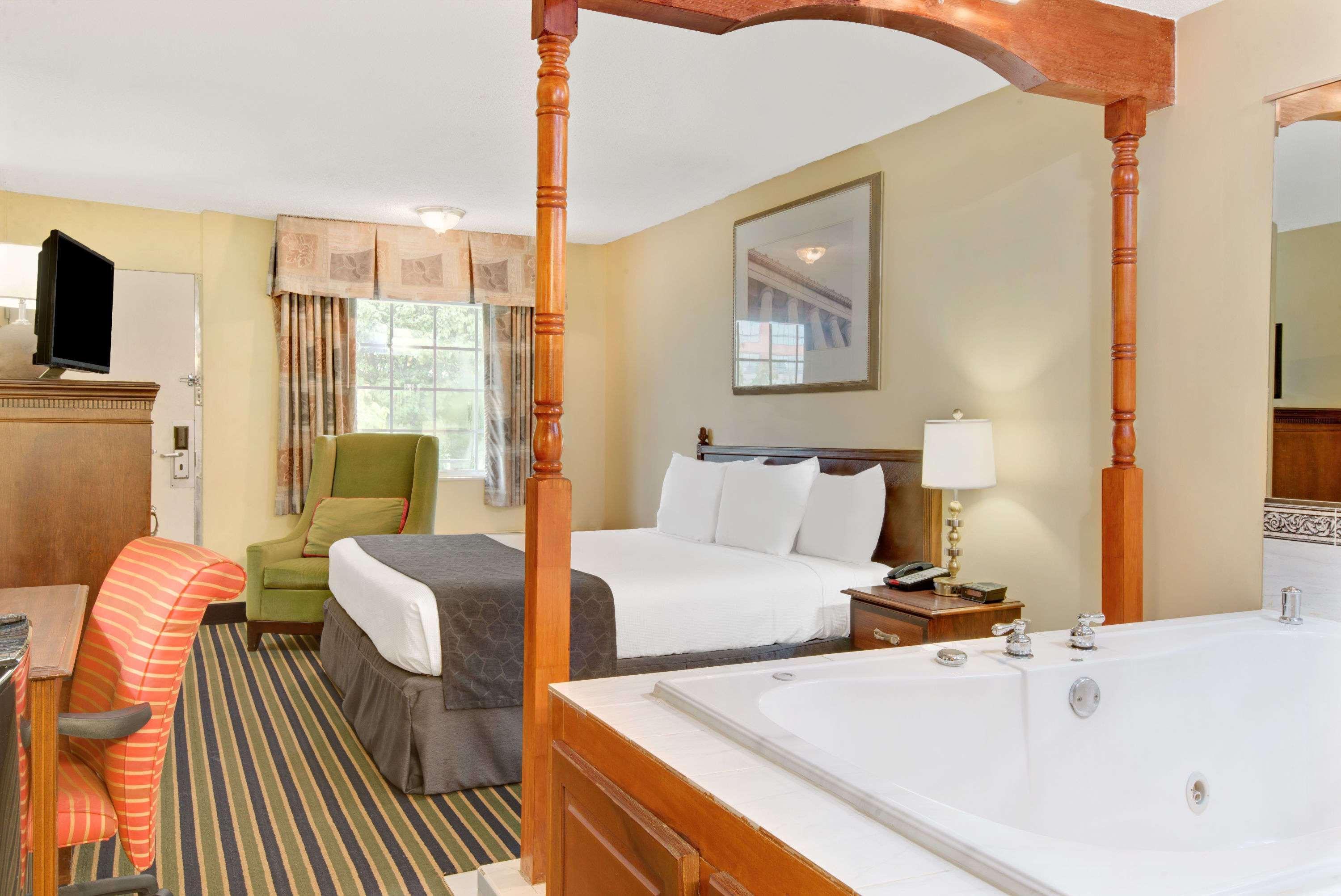 Days Inn By Wyndham Towson Dış mekan fotoğraf
